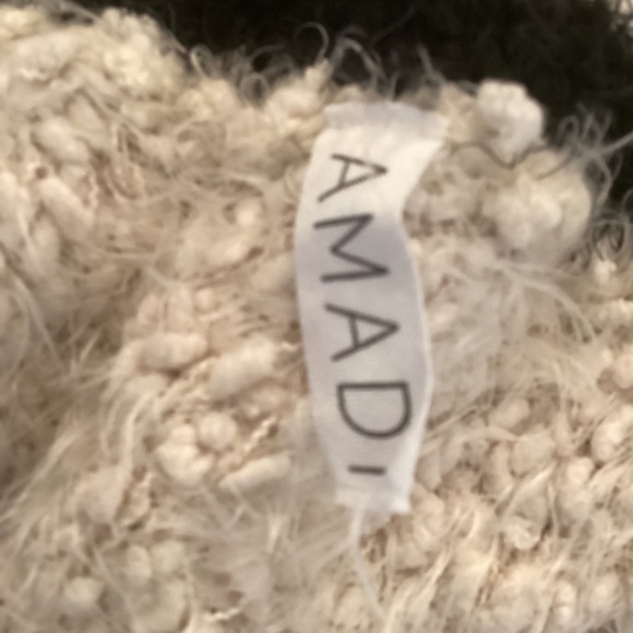 Anthropologie Amadi‎ Fringe Off the Shoulder Sweater size Medium Sooo SOFT!! - Picture 10 of 11